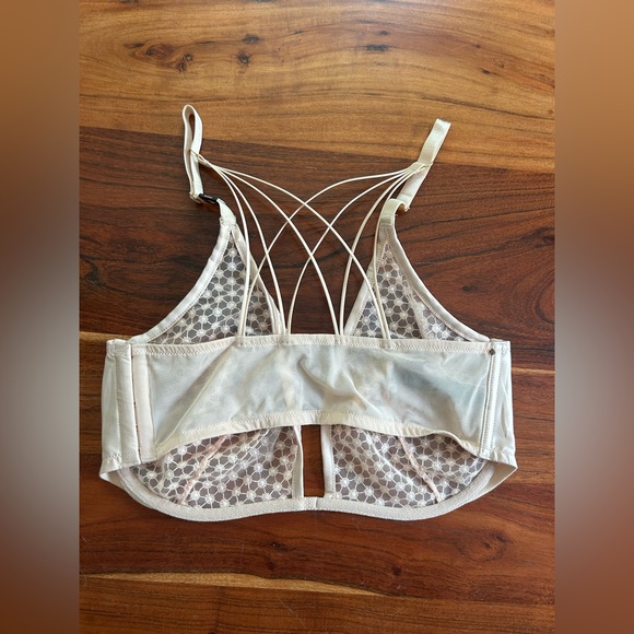 NWOT Victoria's Secret Luxe Starburst Unlined Plunge Bra Read - Picture 8 of 10